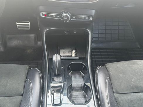 Used 2019 Volvo XC40 T5 R-Design image 21