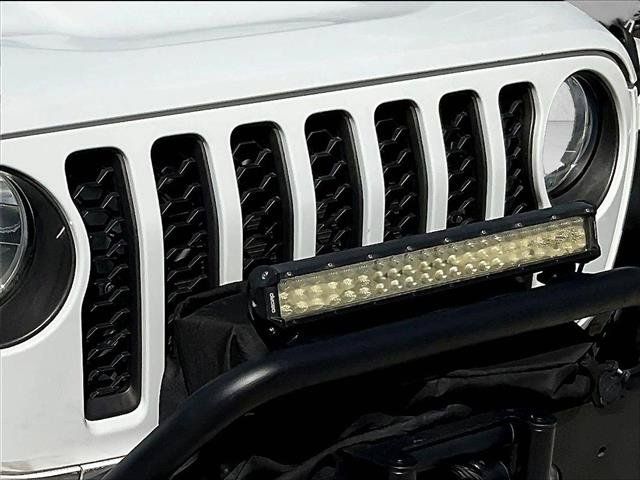 Used 2021 Jeep Gladiator Rubicon w/ Trailer Tow Package AWD/4WD image 27