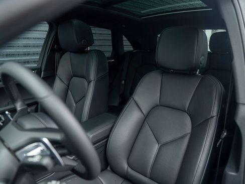 Certified 2026 Porsche Macan AWD/4WD image 5