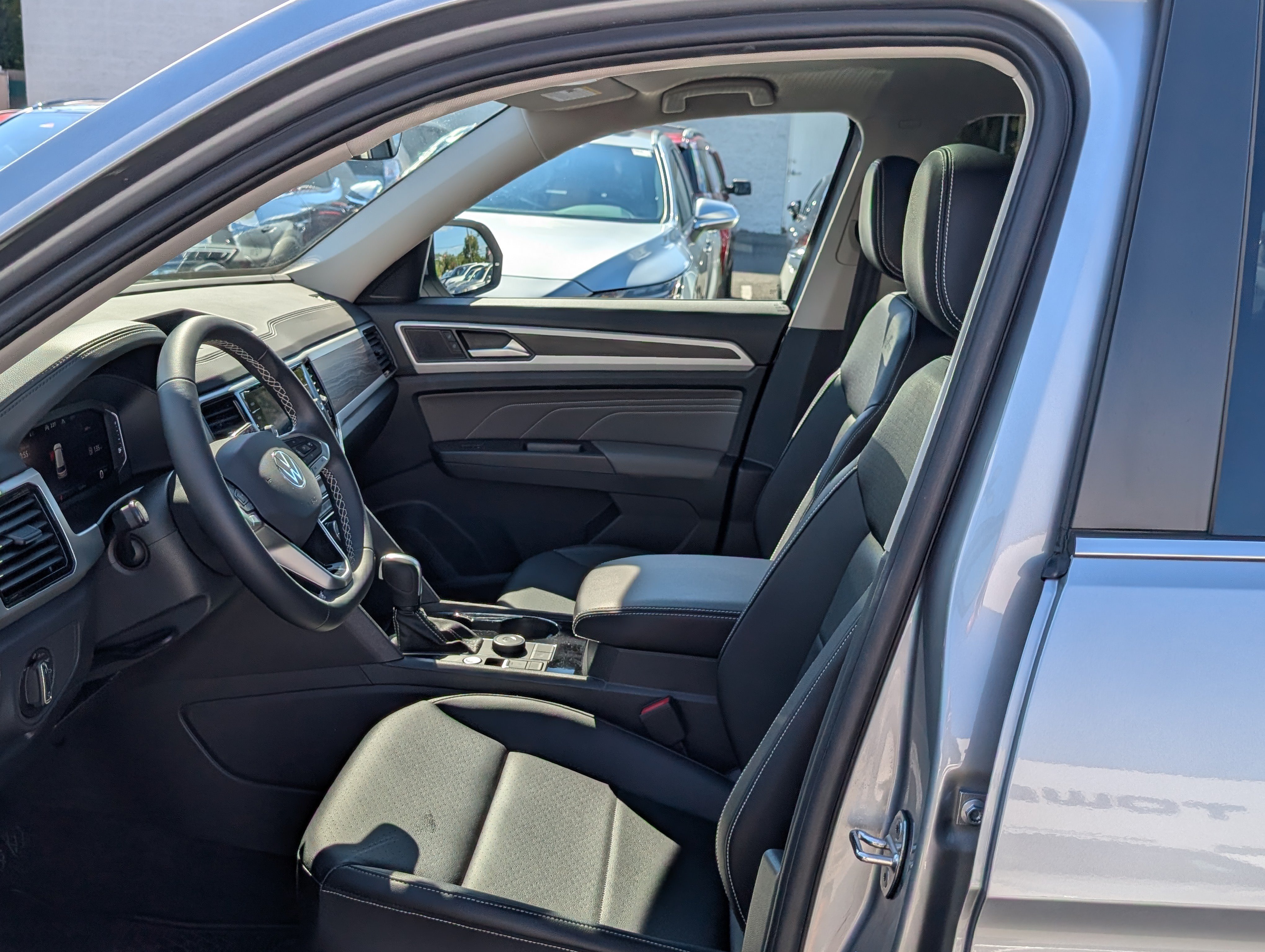 Used 2023 Volkswagen Atlas SE AWD/4WD image 17