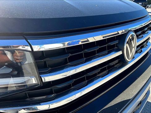 Used 2021 Volkswagen Atlas Cross Sport SE image 38