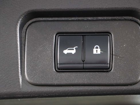 Used 2023 Nissan Rogue SV w/ SV Premium B Package FWD image 30