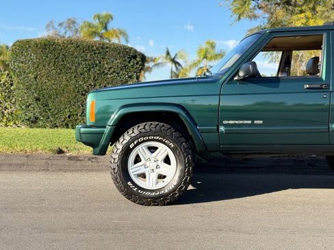 Used 2001 Jeep Cherokee Limited image 3