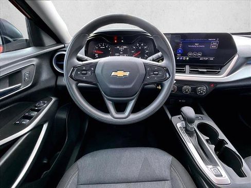 Used 2024 Chevrolet Trax LS FWD image 7