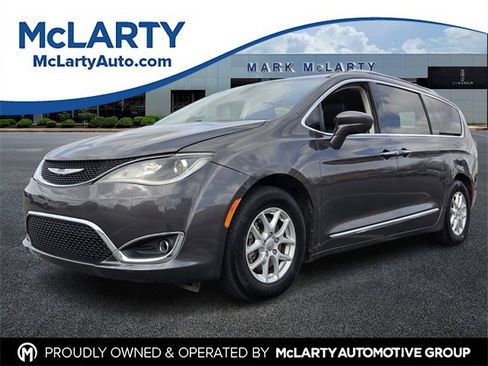 Used 2020 Chrysler Pacifica Touring-L image 1