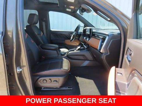 Used 2025 GMC Canyon AT4 w/ Technology Plus Package AWD/4WD image 25