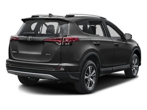 Used 2017 Toyota RAV4 XLE w/ Premium Special Value Package AWD/4WD image 2
