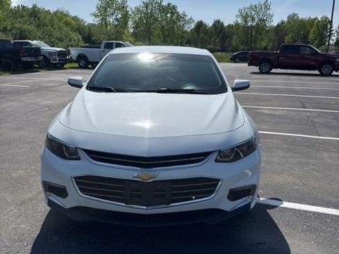Used 2018 Chevrolet Malibu LT FWD image 3