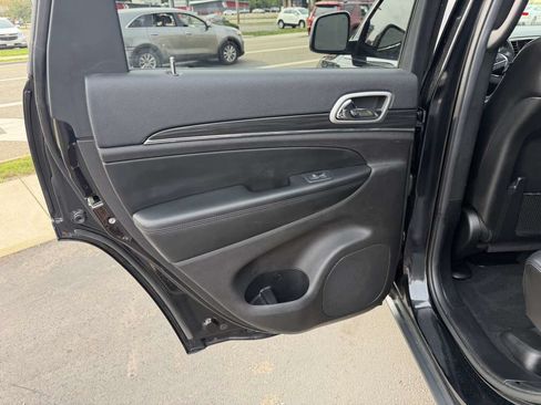 Used 2019 Jeep Grand Cherokee Limited w/ Luxury Group II AWD/4WD image 14