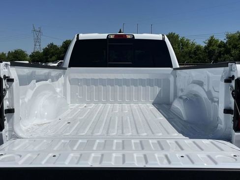 New 2026 RAM 1500 4x4 Crew Cab image 17