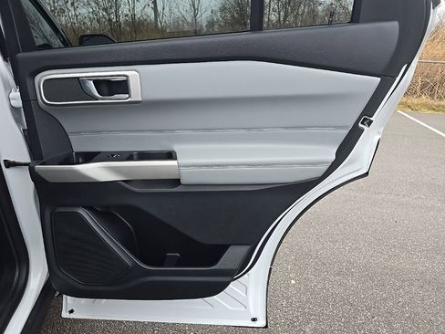 Used 2021 Ford Explorer XLT w/ Equipment Group 202A image 31