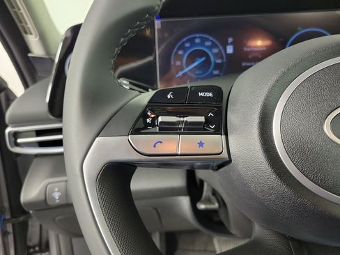 New 2025 Hyundai Elantra Limited image 21