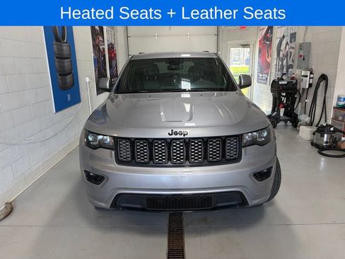 Used 2020 Jeep Grand Cherokee Altitude AWD/4WD image 3