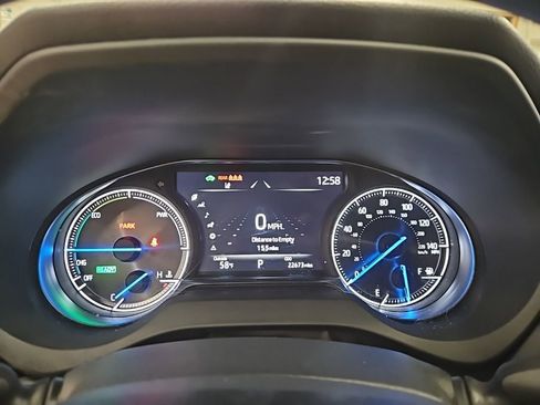 Used 2024 Toyota Venza XLE image 16