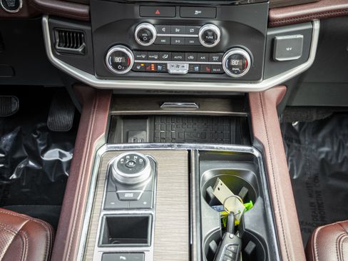 Used 2023 Ford Expedition Max Limited image 37