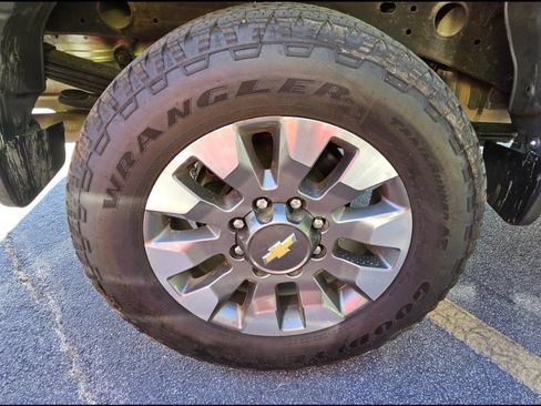 Used 2024 Chevrolet Silverado 2500 Custom w/ Custom Value Package AWD/4WD image 2
