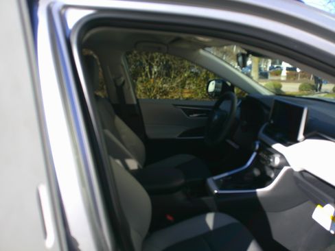 Used 2025 Toyota RAV4 XLE image 30