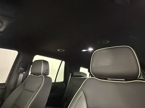 Used 2023 GMC Yukon SLT w/ SLT Luxury Package AWD/4WD image 12