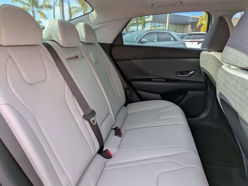 Used 2023 Hyundai Elantra Limited image 30