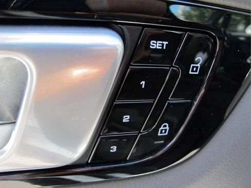 Used 2019 Porsche Cayenne AWD/4WD image 10