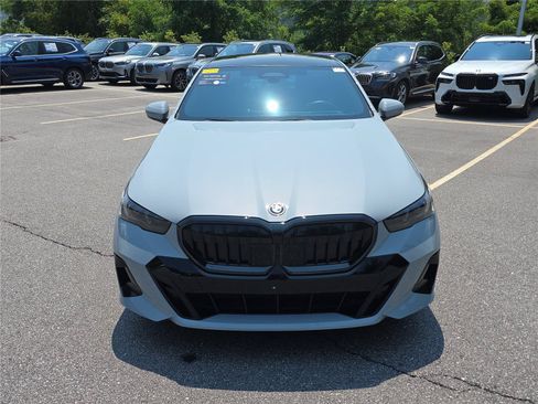 Used 2025 BMW 550e xDrive w/ Executive Package AWD/4WD image 8