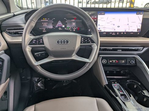 Used 2025 Audi Q5 Premium Plus w/ Premium Plus AWD/4WD image 8