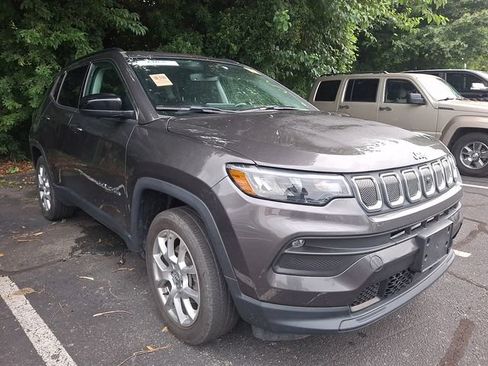 Used 2022 Jeep Compass Latitude AWD/4WD image 3