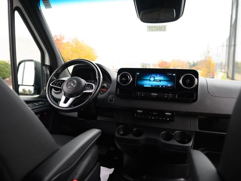 Used 2024 Mercedes-Benz Sprinter 2500 image 27