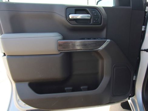 Used 2021 Chevrolet Silverado 1500 LTZ image 38