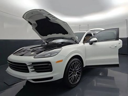 Used 2022 Porsche Cayenne AWD/4WD image 16
