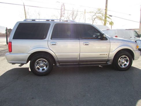 Used 2000 Lincoln Navigator Base 4dr 4WD SUV image 3