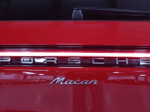 Used 2025 Porsche Macan AWD/4WD image 14
