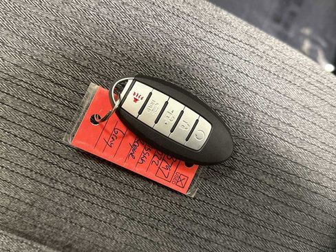 Used 2022 Nissan Rogue SV image 30