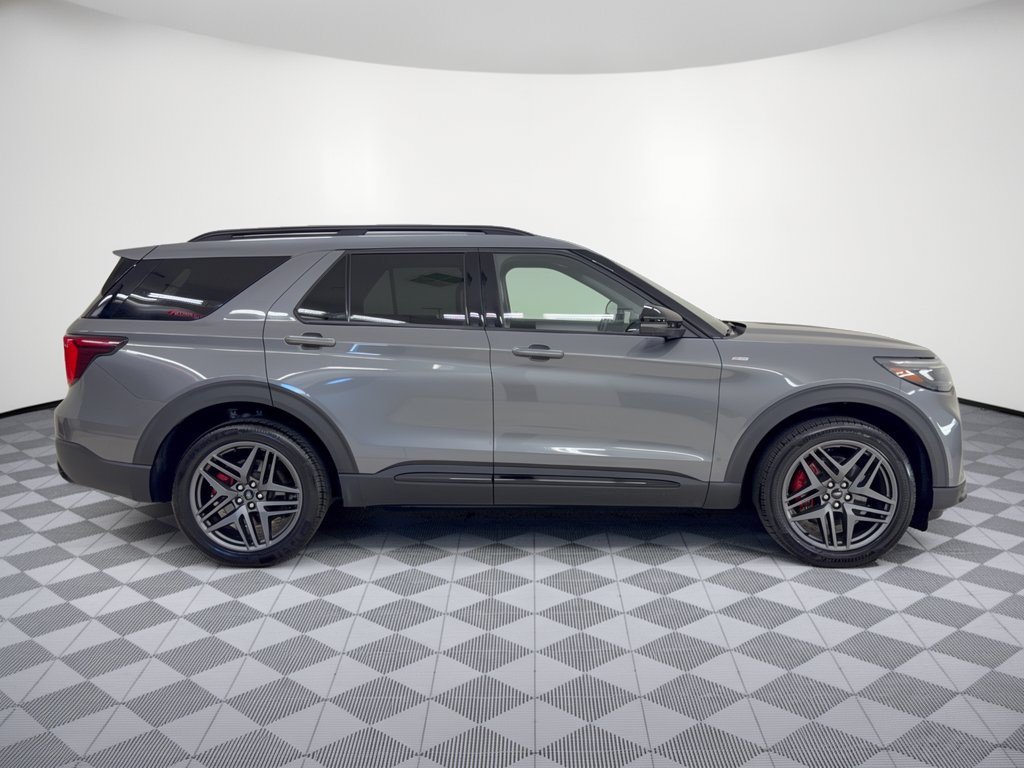Used 2025 Ford Explorer ST-Line w/ ST-Line Street Pack AWD/4WD image 8