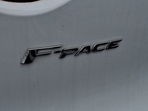 Used 2018 Jaguar F-PACE Premium AWD/4WD image 4