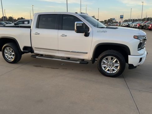 Used 2025 Chevrolet Silverado 2500 High Country w/ High Country Premium Package image 3