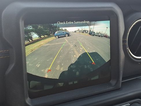 Certified 2022 Jeep Wrangler Unlimited Sahara image 19