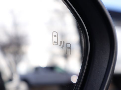 Used 2018 Toyota Camry XLE image 13