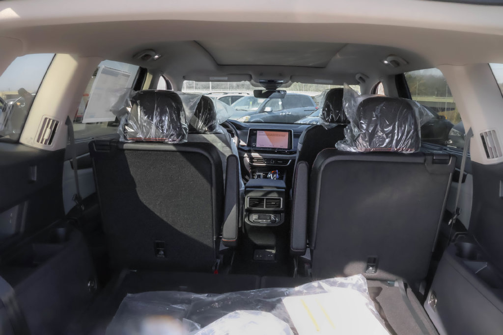 New 2026 Volkswagen Atlas Peak Edition AWD/4WD image 34