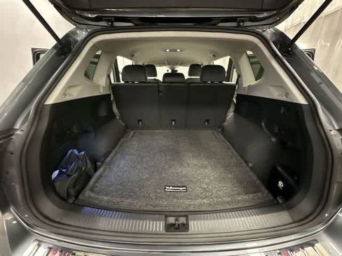Used 2023 Volkswagen Tiguan SE image 25