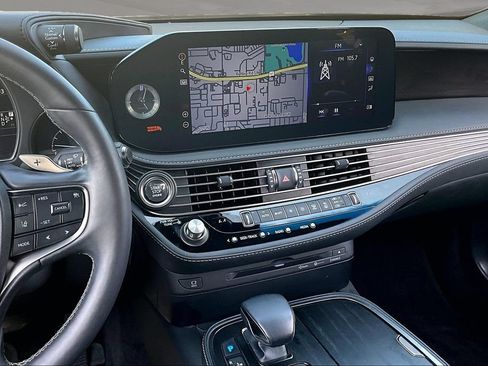 Used 2022 Lexus LS 500 w/ Accessory Package (Z2) RWD image 9
