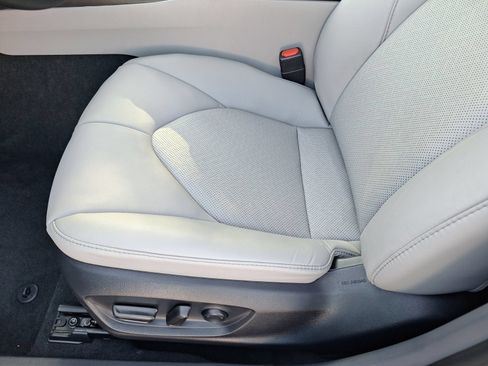 Used 2024 Toyota Camry XLE FWD image 15