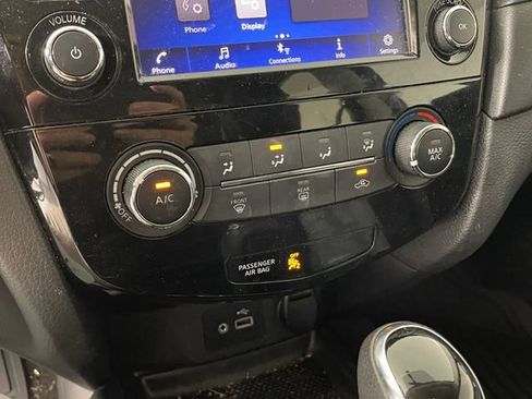 Used 2018 Nissan Rogue S AWD/4WD image 8