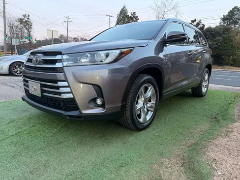Used 2019 Toyota Highlander Limited image 9