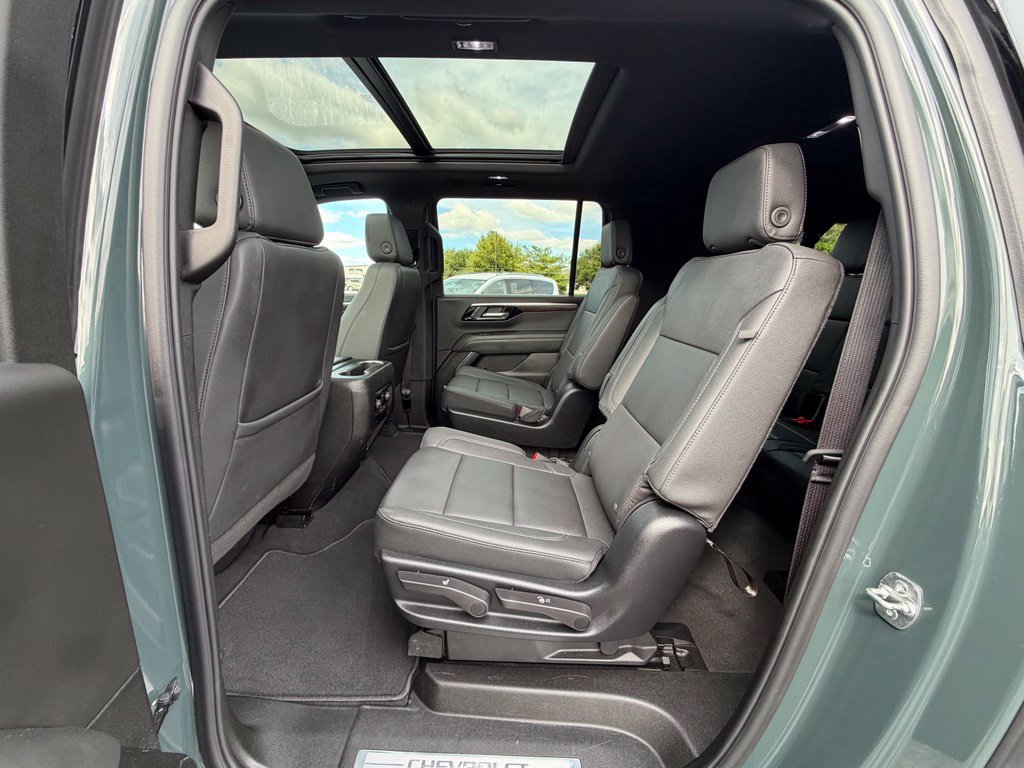 Used 2026 Chevrolet Suburban Z71 w/ Comfort Package AWD/4WD image 7