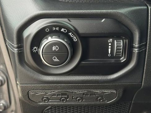 Used 2024 Jeep Gladiator Rubicon w/ Convenience Group AWD/4WD image 5