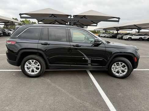 Used 2023 Jeep Grand Cherokee Limited AWD/4WD image 4