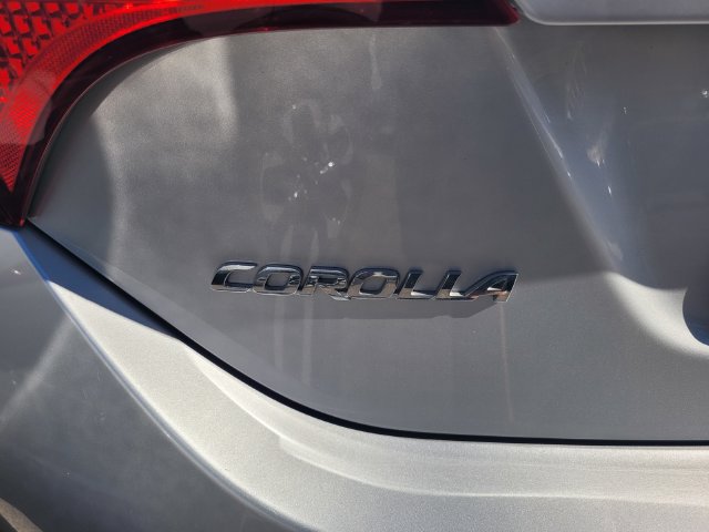 Used 2017 Toyota Corolla LE FWD image 7