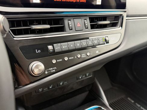 Used 2024 Lexus ES 300h w/ Premium Package FWD image 30