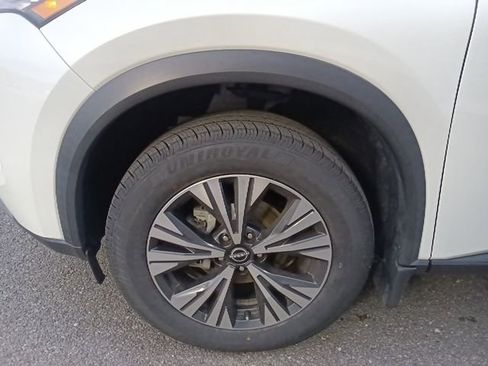 Used 2023 Nissan Rogue SV image 10